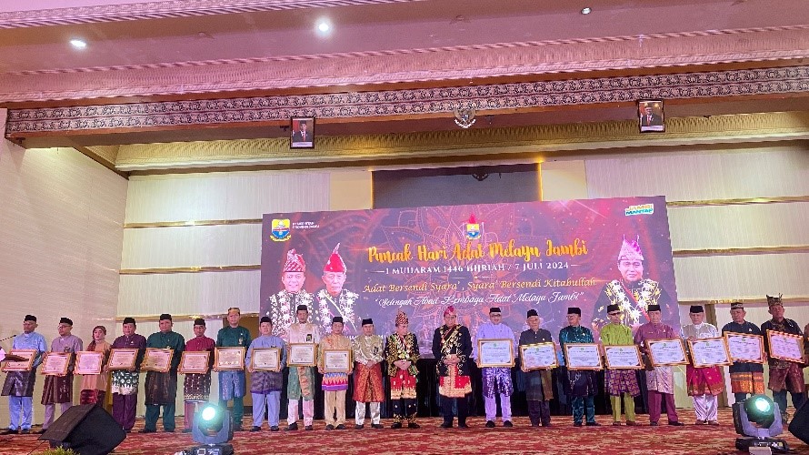 Penghargaan Lembaga Adat Melayu Jambi